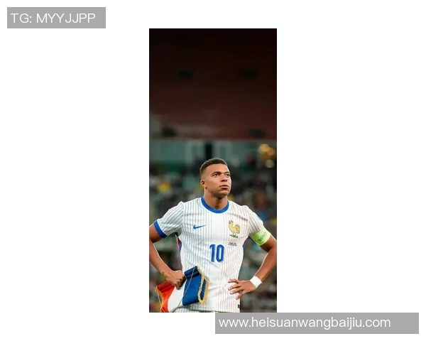 足球巨星姆巴佩球衣壁纸炫酷展示彰显超凡运动魅力